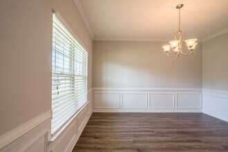 647 Red Oak Ln in Hinesville, GA - Building Photo - Building Photo