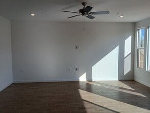 1184 Atlantica Dr S in Madera, CA - Building Photo - Building Photo