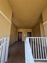 1096 Winding Pines Circle in Cape Coral, FL - Foto de edificio - Building Photo