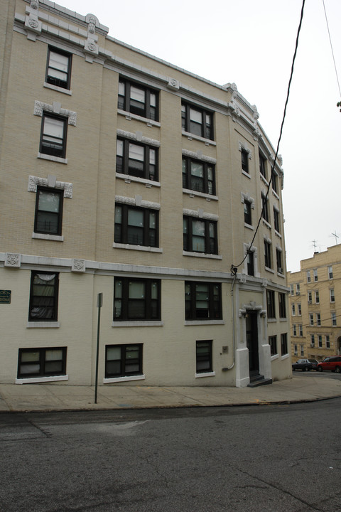 85 Bruce Ave in Yonkers, NY - Building Photo