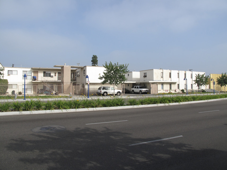 Rosewood Apartments in Downey, CA - Foto de edificio