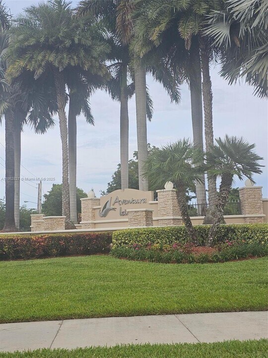 362 NE 194th Ln in Miami, FL - Building Photo
