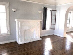 361 1/2 N Curson Ave in Los Angeles, CA - Building Photo - Building Photo
