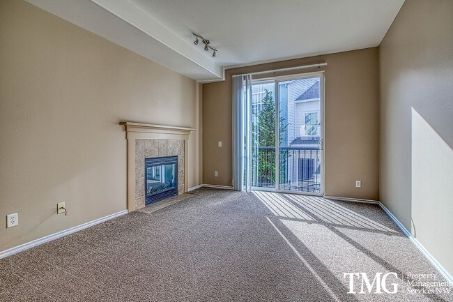 2004 NE Cadbury Ave in Beaverton, OR - Building Photo - Building Photo