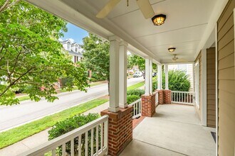 102 Westside Dr in Chapel Hill, NC - Building Photo - Building Photo