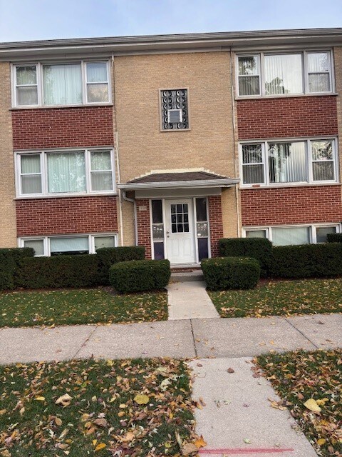 1028 Circle Ave in Forest Park, IL - Building Photo
