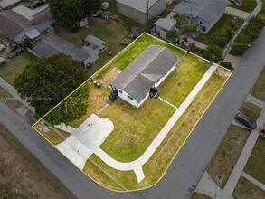 1867 NW 8th Ave in Homestead, FL - Building Photo - Building Photo