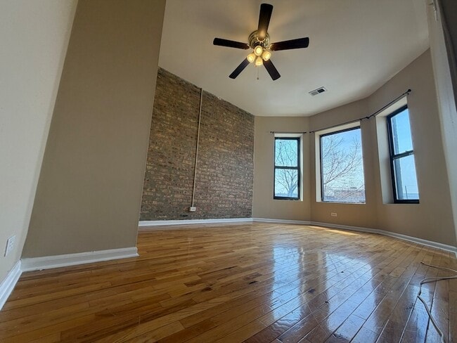 4055 S Calumet Ave, Unit 2 in Chicago, IL - Building Photo - Building Photo