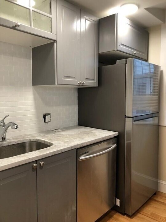 61 Park Dr in Boston, MA - Building Photo