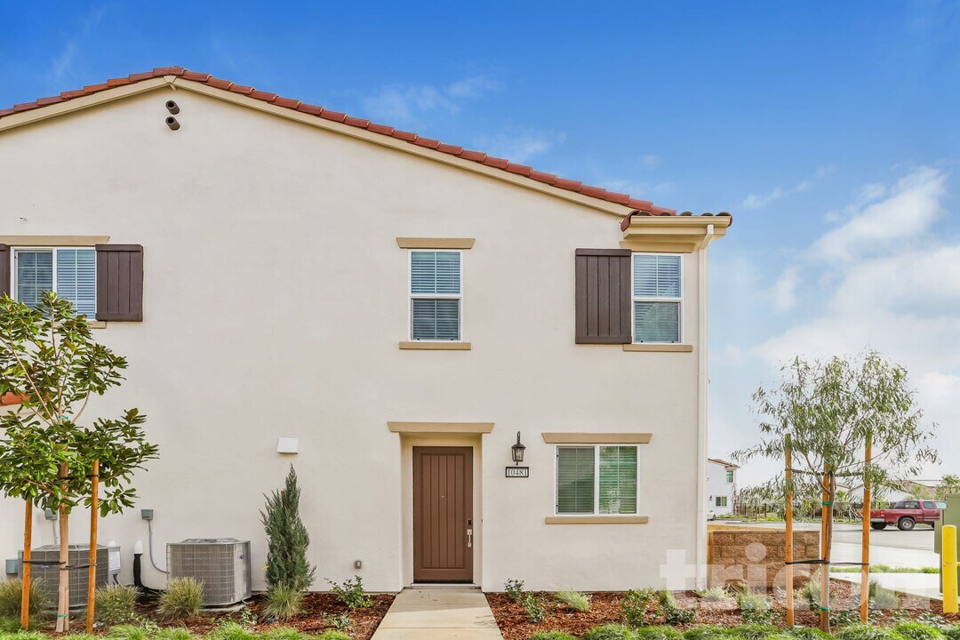 10481 Viva Ct in Elk Grove, CA - Building Photo