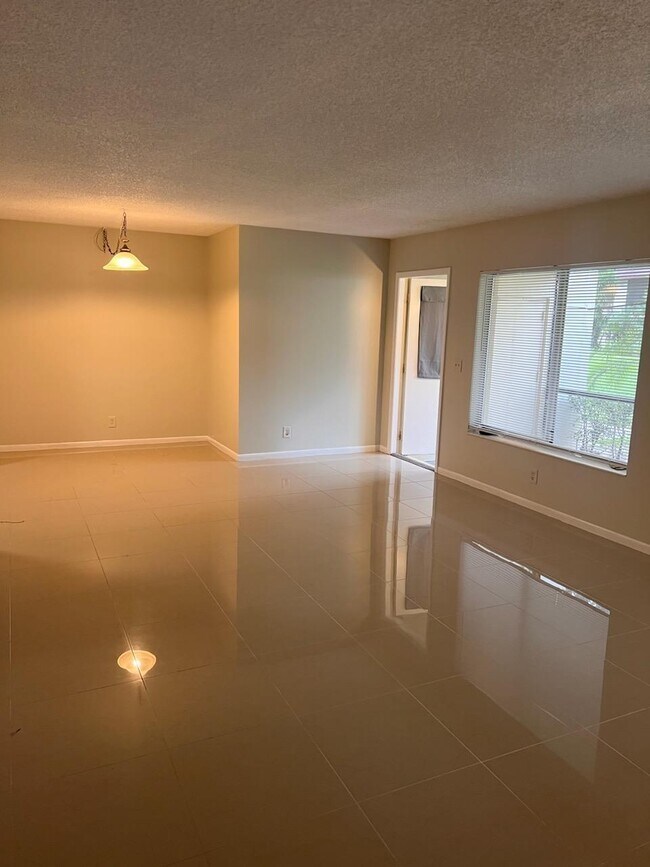4905 Sable Pine Cir in West Palm Beach, FL - Building Photo - Building Photo