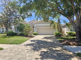 330 Rio Terra in Venice, FL - Building Photo