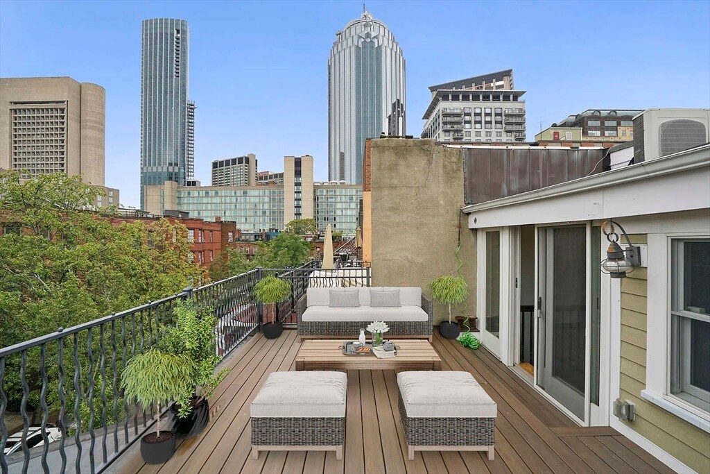 16 Follen St, Unit 3 in Boston, MA - Building Photo