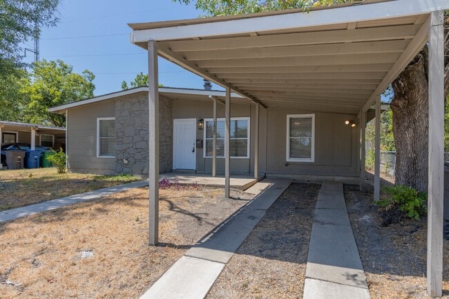 1822 Arroya Vista Dr in San Antonio, TX - Building Photo - Building Photo