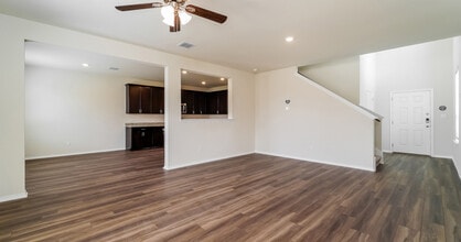 The Corridor at Sunset Oaks Rental Homes in Maxwell, TX - Foto de edificio - Building Photo