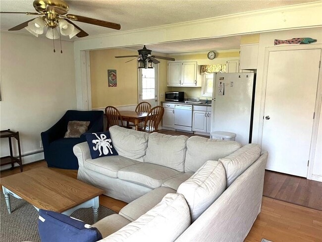 135 Holly Rd in South Kingstown, RI - Building Photo - Building Photo