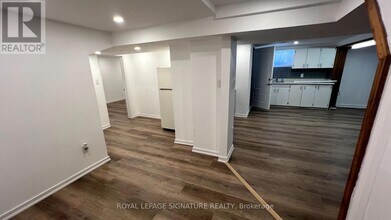 4 Walbon Rd in Toronto, ON - Building Photo - Building Photo