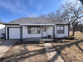 520 Sunnyslope St in Emporia, KS - Building Photo