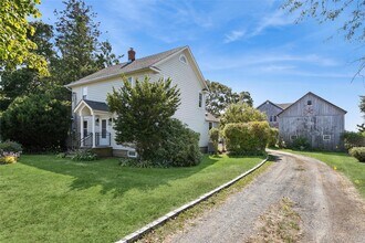 335 Herricks Ln in Jamesport, NY - Building Photo - Building Photo