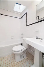 120 W 69th St in New York, NY - Building Photo - Building Photo