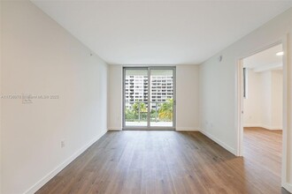 1500 Bay Rd, Unit N-0420 in Miami Beach, FL - Building Photo - Building Photo