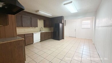 7304 Ave. W in Lubbock, TX - Building Photo - Building Photo