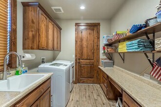 340 Stinson Loop in Redding, CA - Building Photo - Building Photo