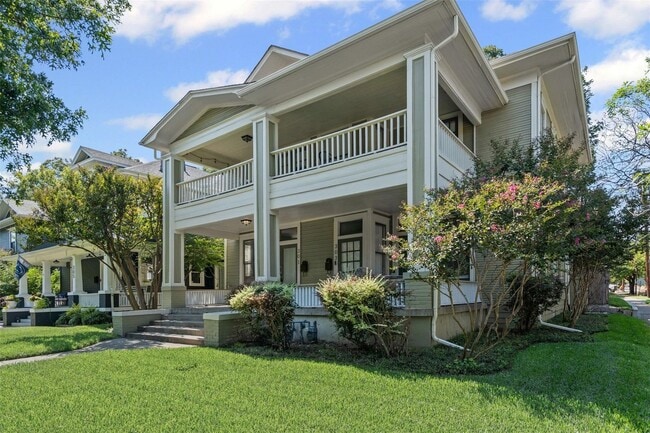 property at 301 S Edgefield Ave