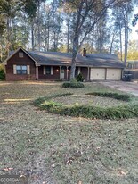 3449 Creekwood Dr SE in Conyers, GA - Building Photo