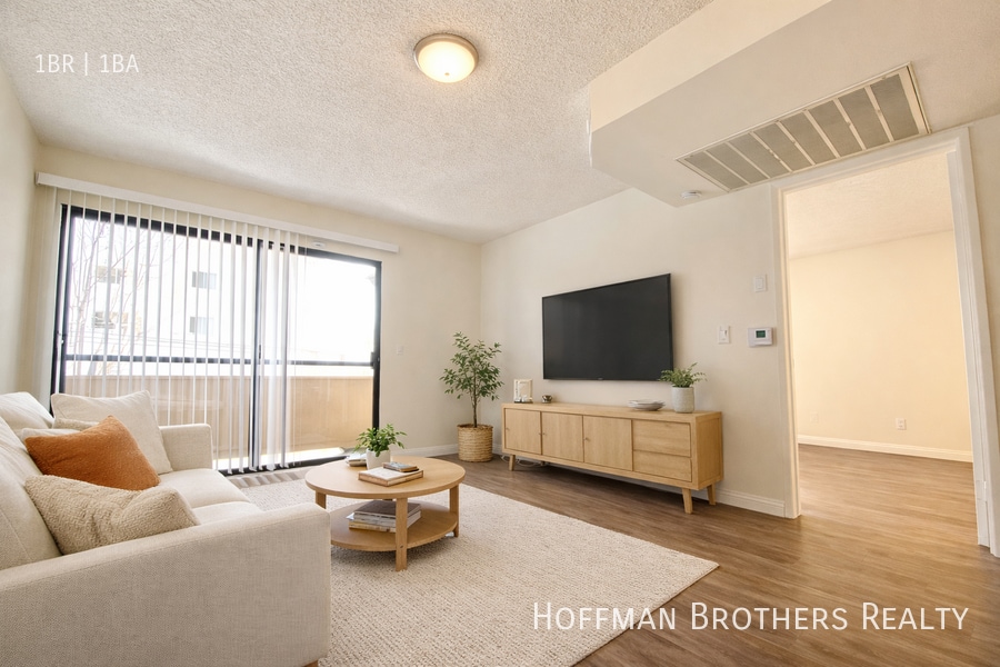 1725 Grismer Ave in Burbank, CA - Building Photo