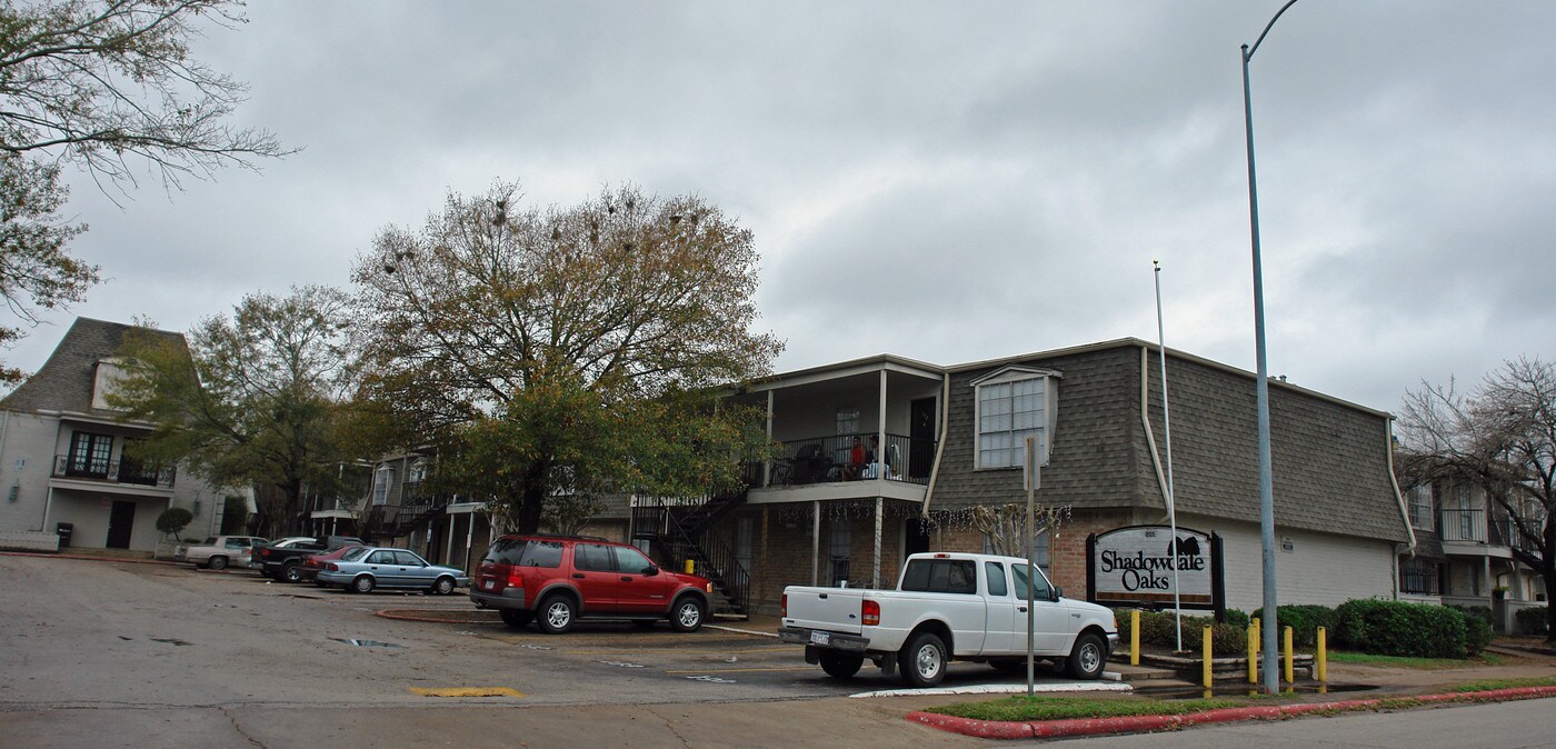 Shadowdale Oaks in Houston, TX - Building Photo