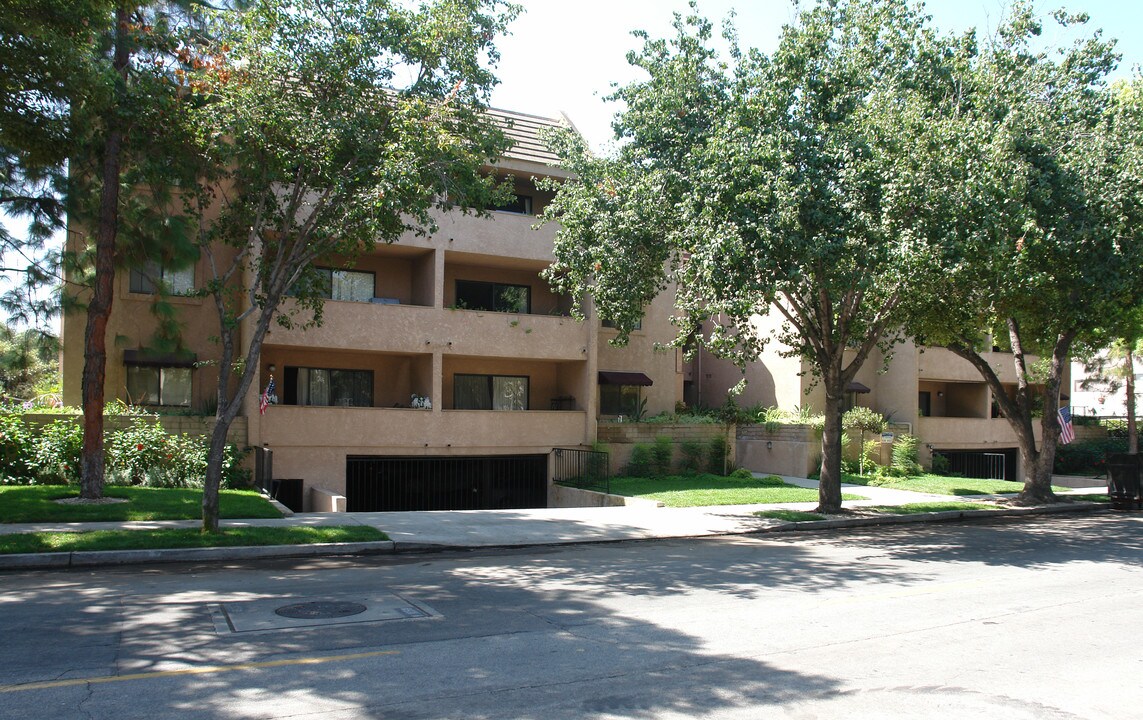 California West in Glendale, CA - Building Photo
