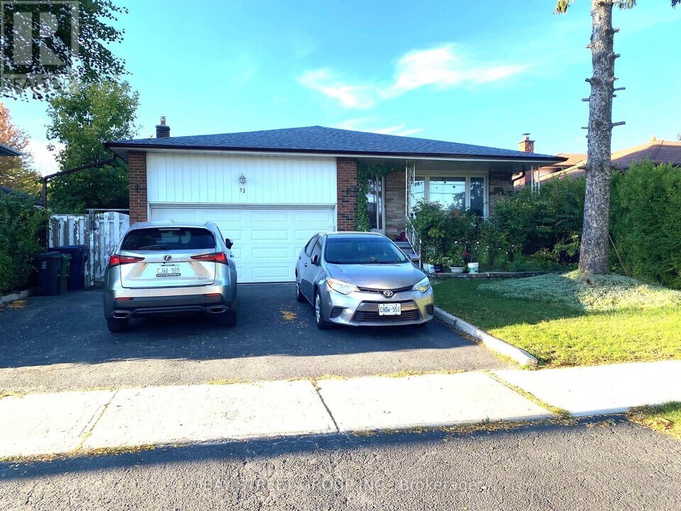 32 Patrick Blvd in Toronto, ON - Building Photo