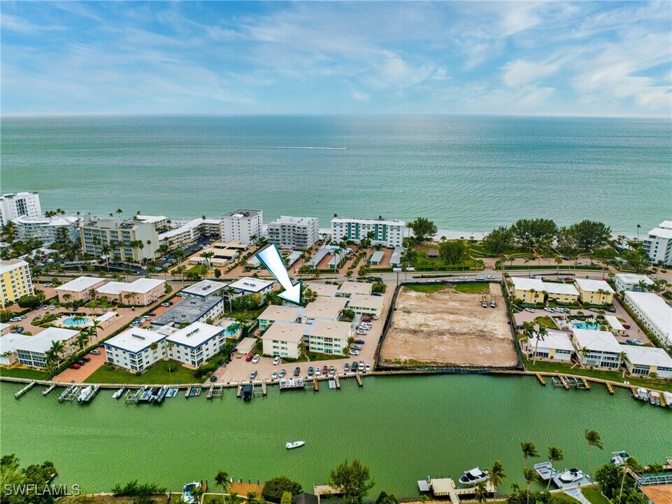 1950 Gulf Shore Blvd N in Naples, FL - Building Photo