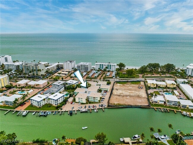 property at 1950 Gulf Shore Blvd N