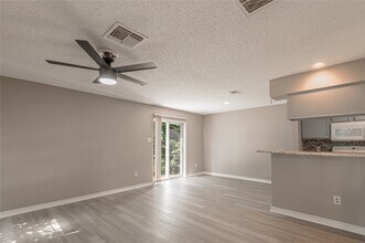 1228 Ave O in Huntsville, TX - Building Photo - Building Photo