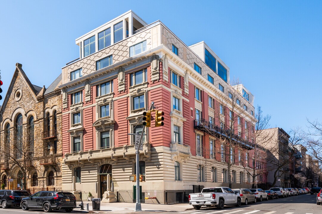 2056 Fifth Ave in New York, NY - Building Photo