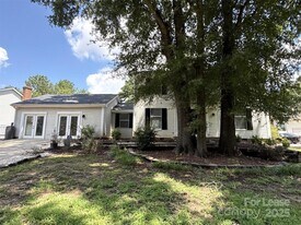 12006 Woodside Falls Rd in Pineville, NC - Building Photo