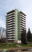 Fairy Lake Gardens in Newmarket, ON - Building Photo