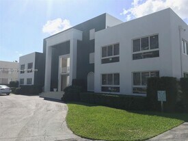 9920 Collins Ave in Bal Harbour, FL - Building Photo