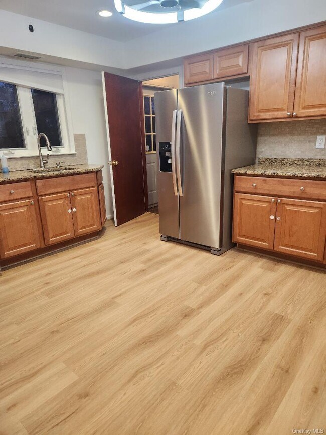 147 Congers Rd in New City, NY - Building Photo - Building Photo