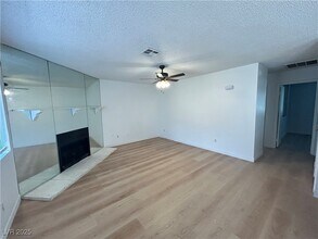 725 Rock Springs Dr in Las Vegas, NV - Building Photo - Building Photo