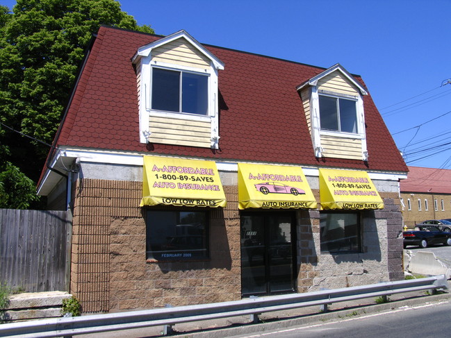 1111 N Shore Rd in Revere, MA - Building Photo - Building Photo