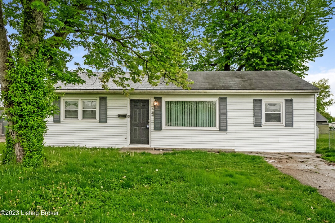 7300 Betsy Ross Dr in Louisville, KY - Building Photo