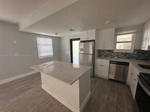 209 SW 5th St in Dania Beach, FL - Building Photo - Building Photo