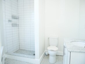 41 Carlton St, Unit 7 in Brookline, MA - Foto de edificio - Building Photo