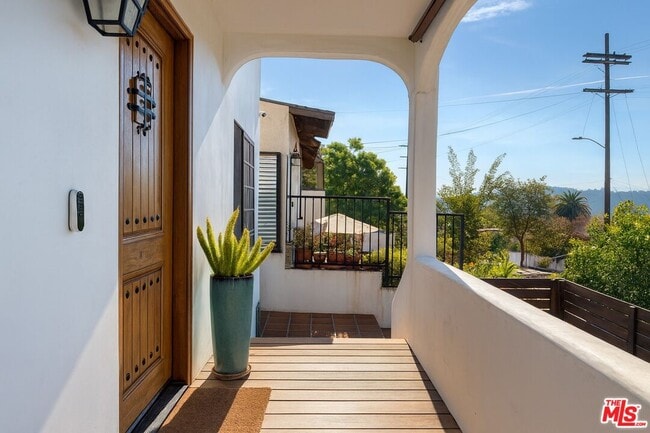 739 Isabel St in Los Angeles, CA - Building Photo - Building Photo