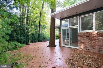 2227 Glasgow Rd in Alexandria, VA - Building Photo - Building Photo