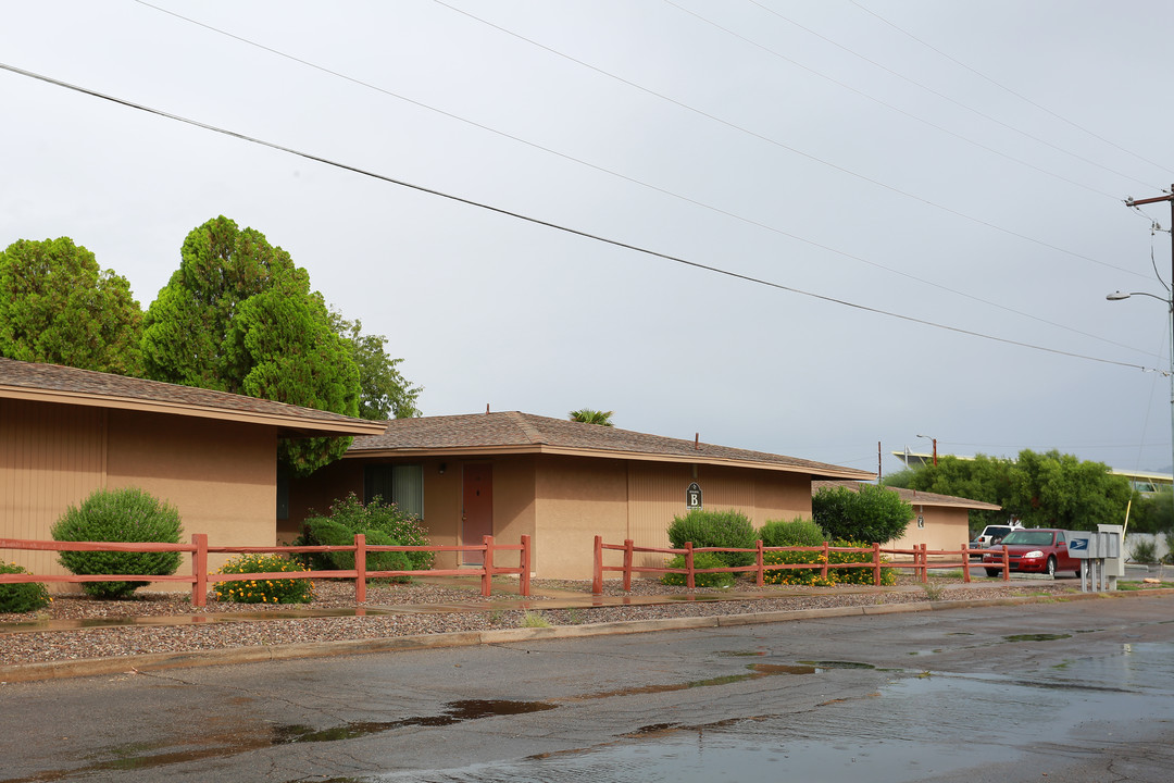 Catalina Country Studio Apartments in Tucson, AZ - Building Photo