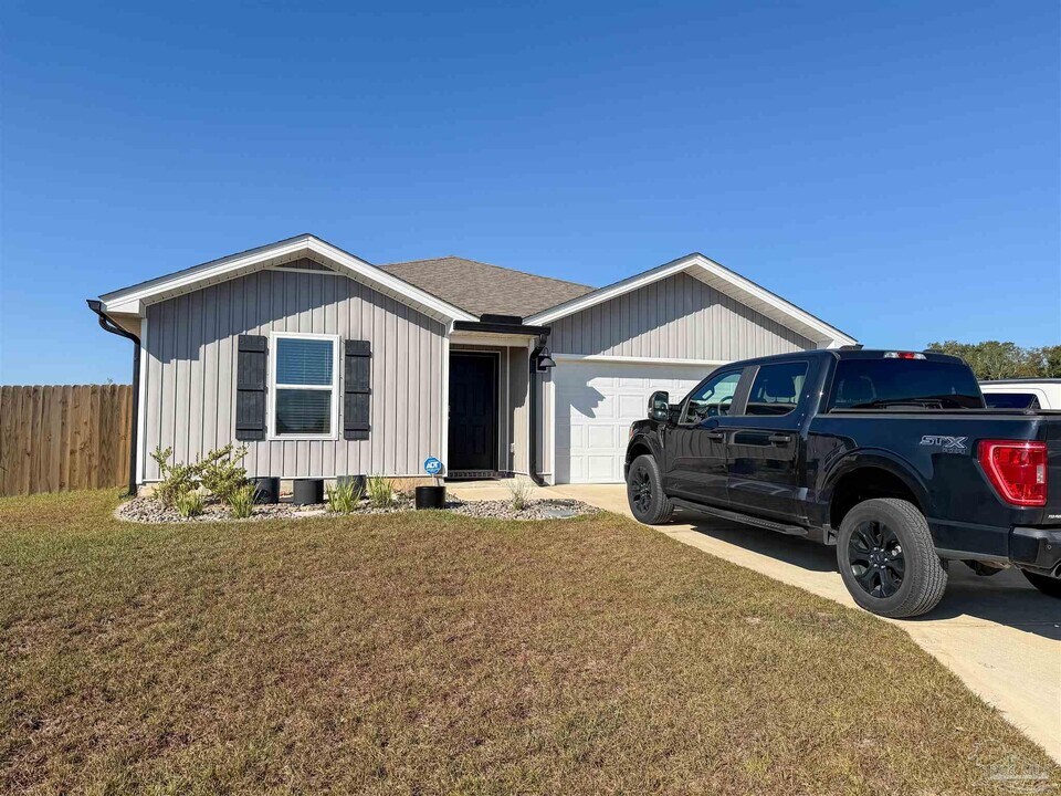 4425 Redbay Ct in Pace, FL - Building Photo